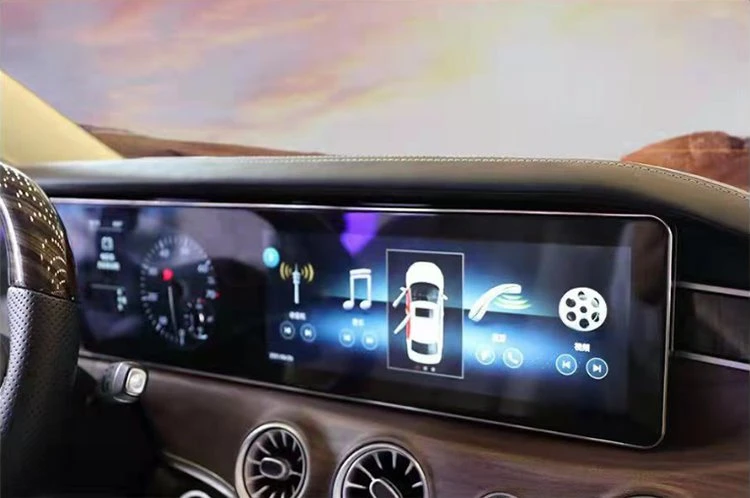 Mercedes VitotV260 instrument panel with integrated LCD screen