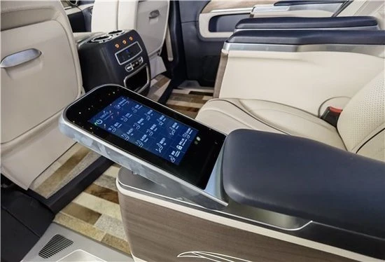 Mercedes-Benz V250 luxury seats with tilt-up touchscreen news-550-374