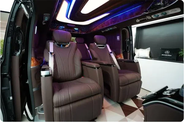High-top Mercedes-Benz Maybach seven-seater van luxury VIP seats