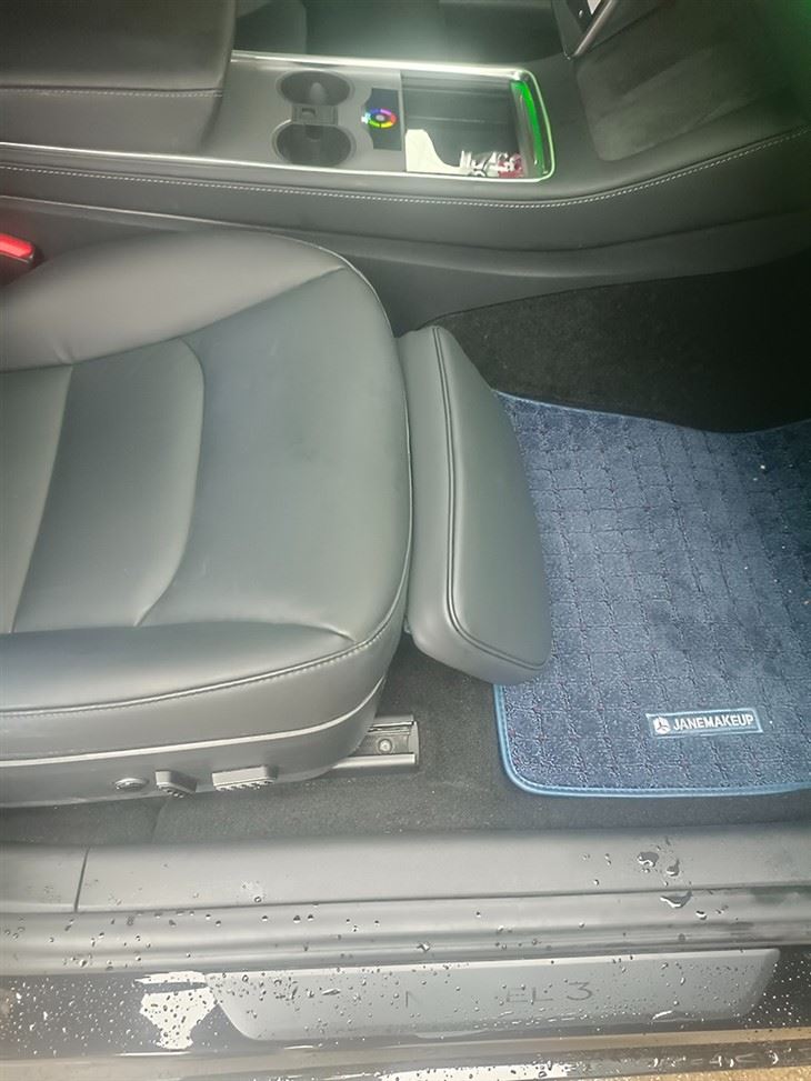 Tesal model Y & 3 car seat foot rest